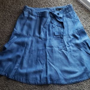 Ann Taylor skirt like new size 6